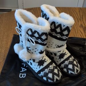 JustFab Black and White Idina Knit Pom Ankle Boots Size 6 Fuzzies New with Tags
